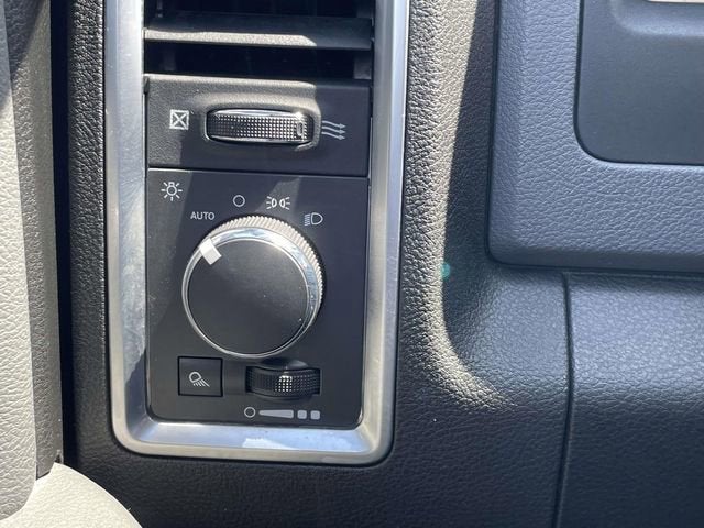 2019 RAM 1500 Classic SLT Crew Cab 4x4 6'4" Box