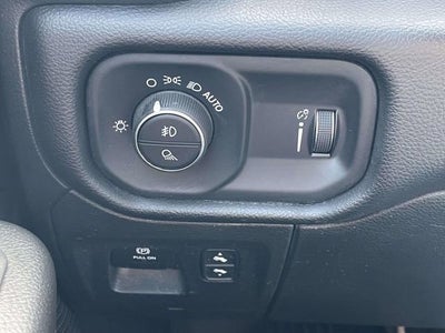 2023 RAM 1500 Big Horn Crew Cab 4x4 5'7" Box