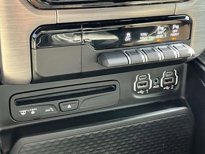 2019 RAM 1500 Longhorn Crew Cab 4x4 5'7" Box