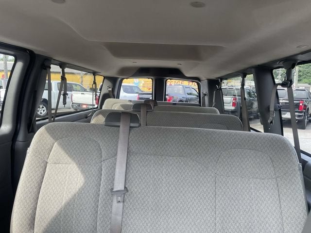 2025 Chevrolet Express Passenger 1LT