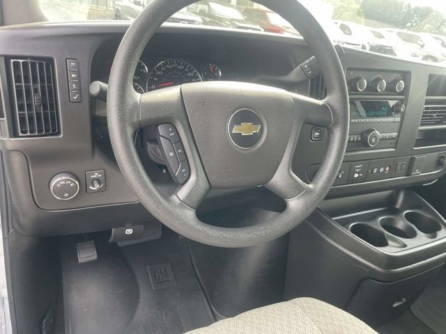 2025 Chevrolet Express Passenger 1LT