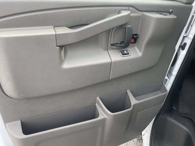 2025 Chevrolet Express Passenger 1LT