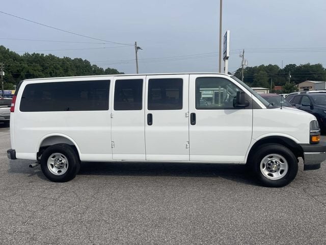 2025 Chevrolet Express Passenger 1LT