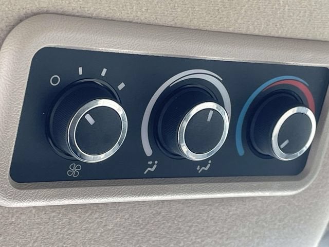 2025 Chevrolet Express Passenger 1LT