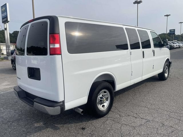 2025 Chevrolet Express Passenger 1LT