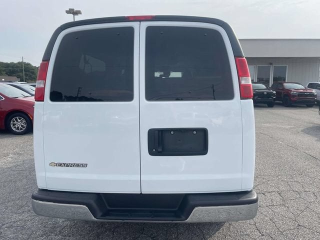 2025 Chevrolet Express Passenger 1LT
