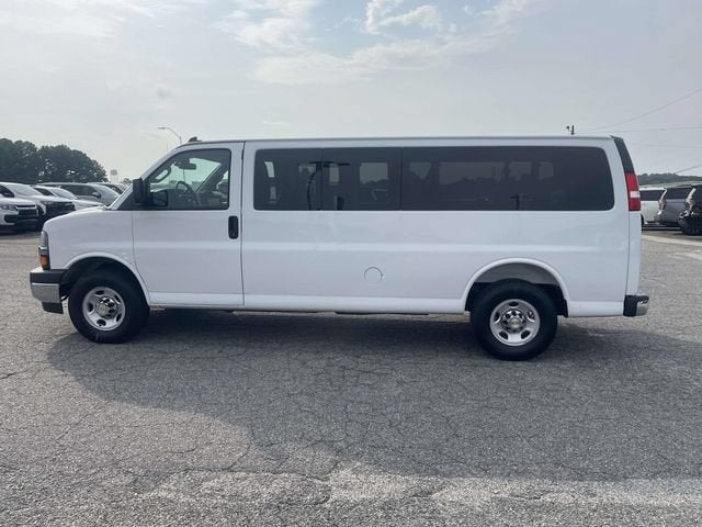 2025 Chevrolet Express Passenger 1LT