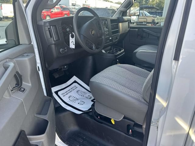 2025 Chevrolet Express Cutaway 3500 1WT