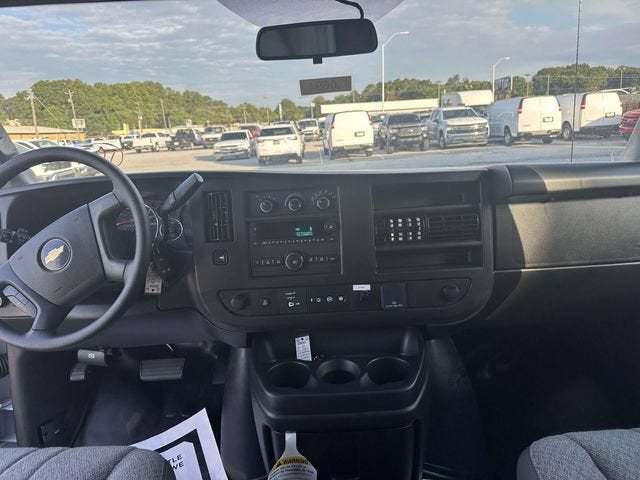 2025 Chevrolet Express Cutaway 3500 1WT