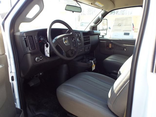 2024 Chevrolet Express Cutaway 3500 1WT