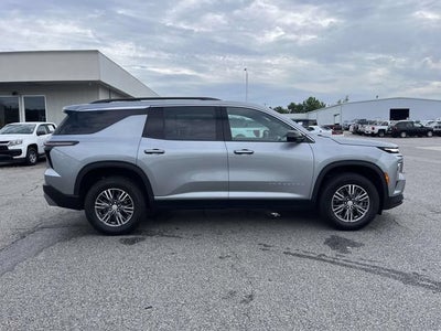 2024 Chevrolet Traverse LT