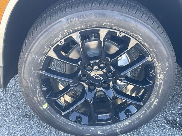 2027 Chevrolet Suburban LT - Photo 9
