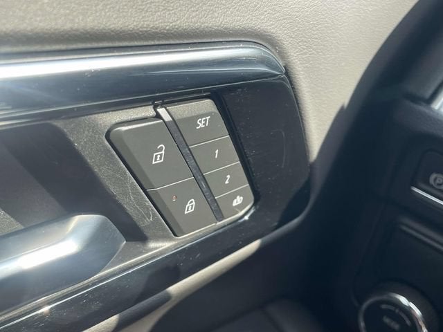 2025 Chevrolet Suburban LT