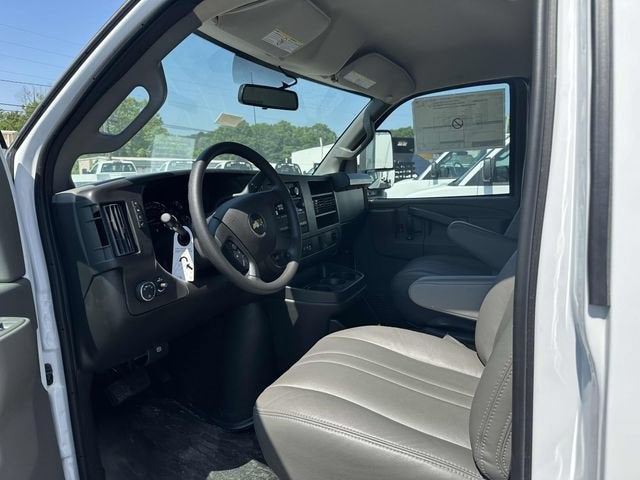 2024 Chevrolet Express Cutaway 3500 1WT