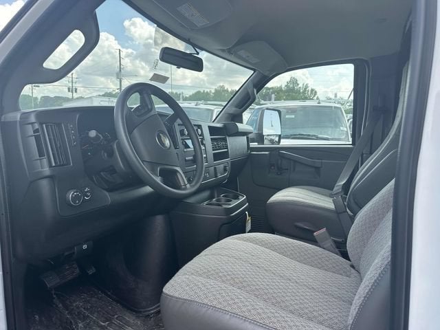 2024 Chevrolet Express Cutaway 3500 1WT