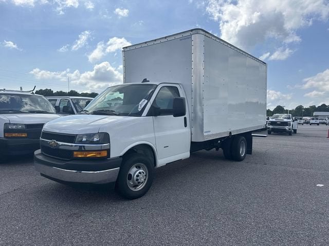 2024 Chevrolet Express Cutaway 3500 1WT