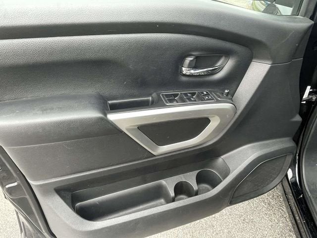 2022 Nissan Titan SV