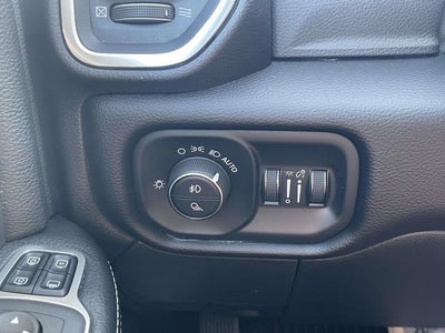 2024 RAM 3500 Laramie Crew Cab 4x4 8' Box