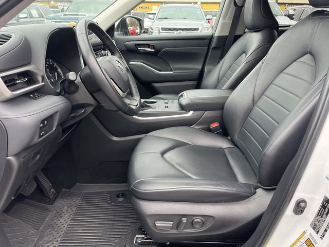 2024 Toyota Highlander LE