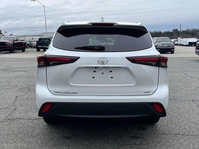2024 Toyota Highlander LE