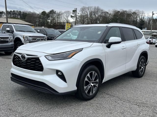2024 Toyota Highlander LE