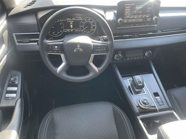 2024 Mitsubishi Outlander ES