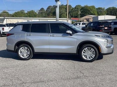 2024 Mitsubishi Outlander ES
