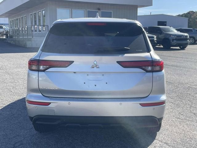 2024 Mitsubishi Outlander ES