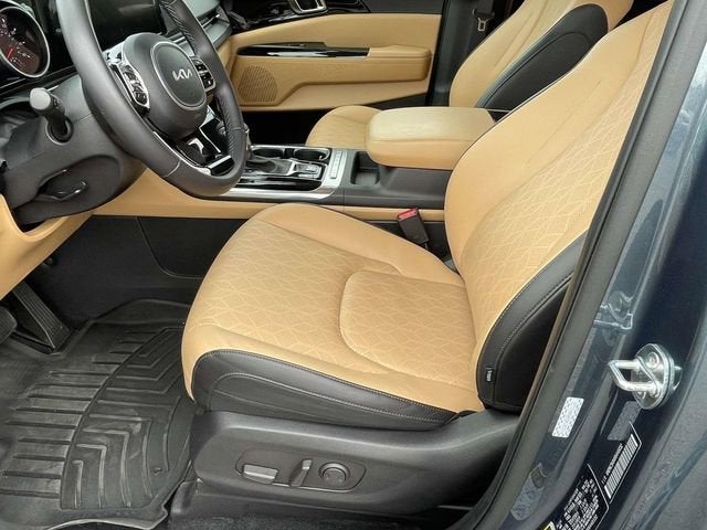 2024 Kia Carnival EX