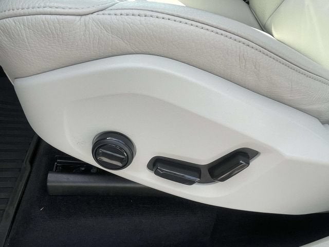2024 Volvo XC90 B5 Plus Bright Theme