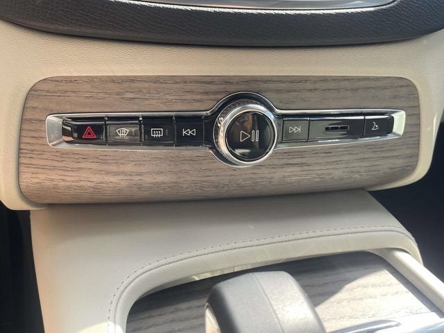 2024 Volvo XC90 B5 Plus Bright Theme