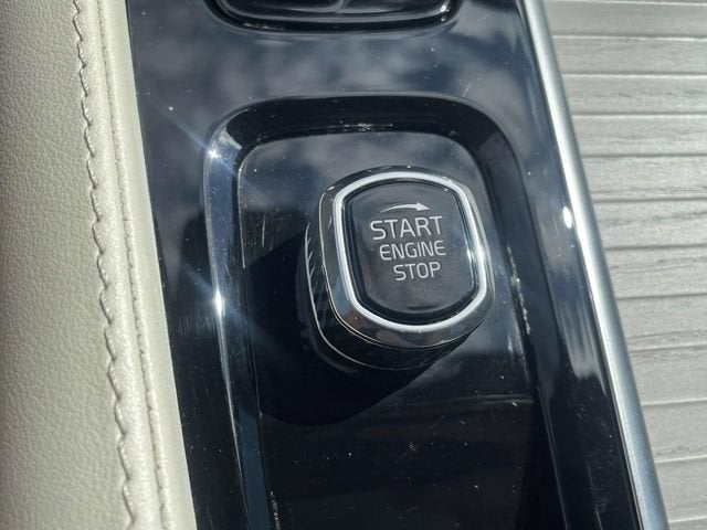 2024 Volvo XC90 B5 Plus Bright Theme